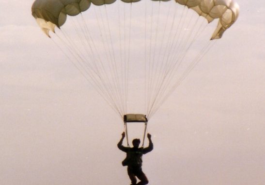 images_News_Canada_ParachuteDiver1