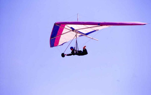 images_News_Canada_hangglider