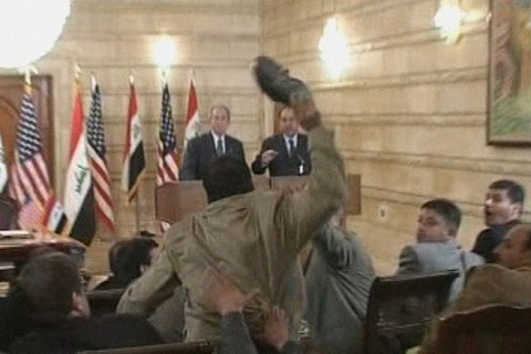Iraqi shoe-thrower apologises to al-Maliki
