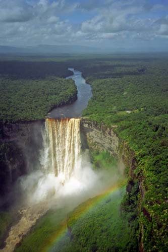 travel_guyana_kaieteur_fall_003_s