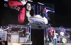 JustinBieber-MomsHairOnFire