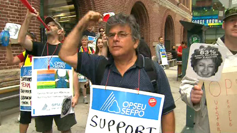 470_college_workers_rally_110913