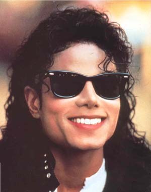 michael_jackson_new_hair_style_and_sunglasses