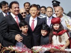 Meng Jianzhu with Pakistani officials Meng Jianzhu with Pakistani officials