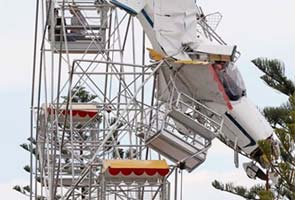 Plane_crashes_in_ferris_wheel_295