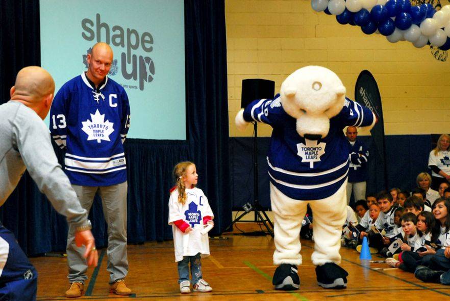 Mats Sundin (left) takes part in MLSE's Shape Up Program on Thursday afternoon at James S. Bell Elementary School in Etobicoke (Kanishka Sonnadara) Mats Sundin (left) takes part in MLSE's Shape Up Program on Thursday afternoon at James S. Bell Elementary School in Etobicoke (Kanishka Sonnadara)