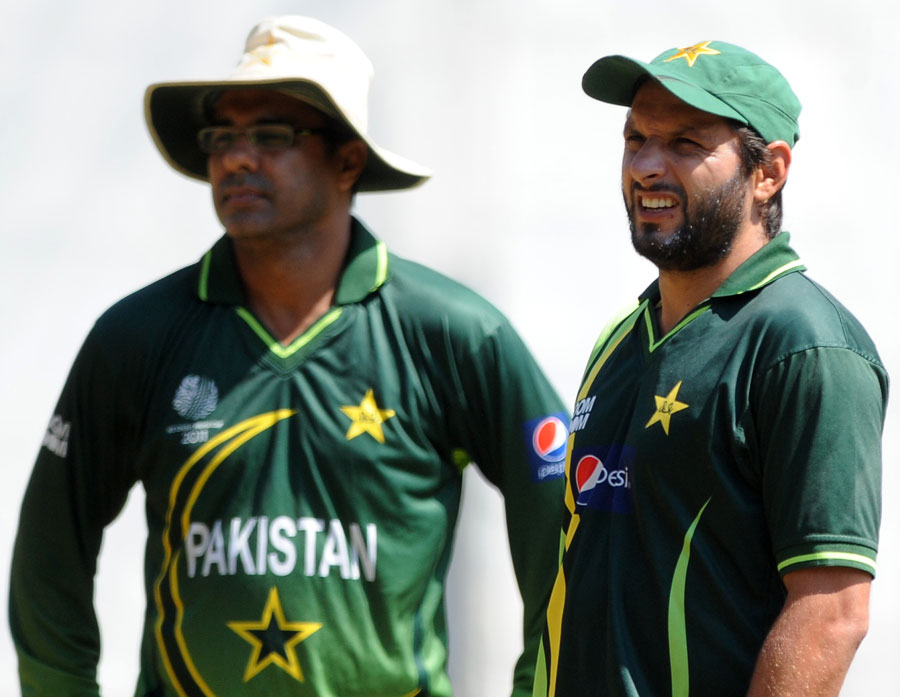 Waqar sings praises of Pakistani Hero Shahid Afridi Waqar sings praises of Pakistani Hero Shahid Afridi