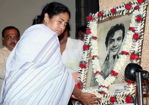 Mamta Banerjee led bengal Govt to Rescue Uttam Kumar's Car Mamta Banerjee led bengal Govt to Rescue Uttam Kumar's Car