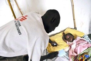 A doctor attending to a child at Yambio Hospital [©doctorswithoutborders.org]