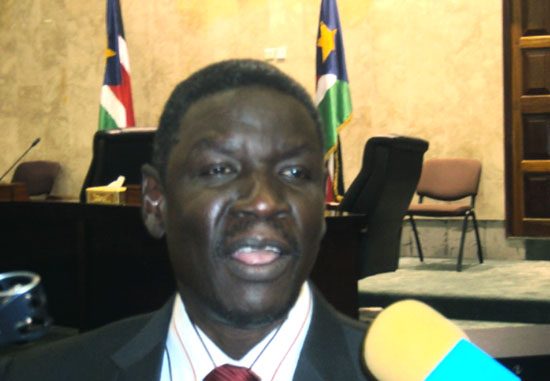 Henry Dilah Odwar speaking to the press after the deliberation at the national parliament in Juba [©Gurtong]