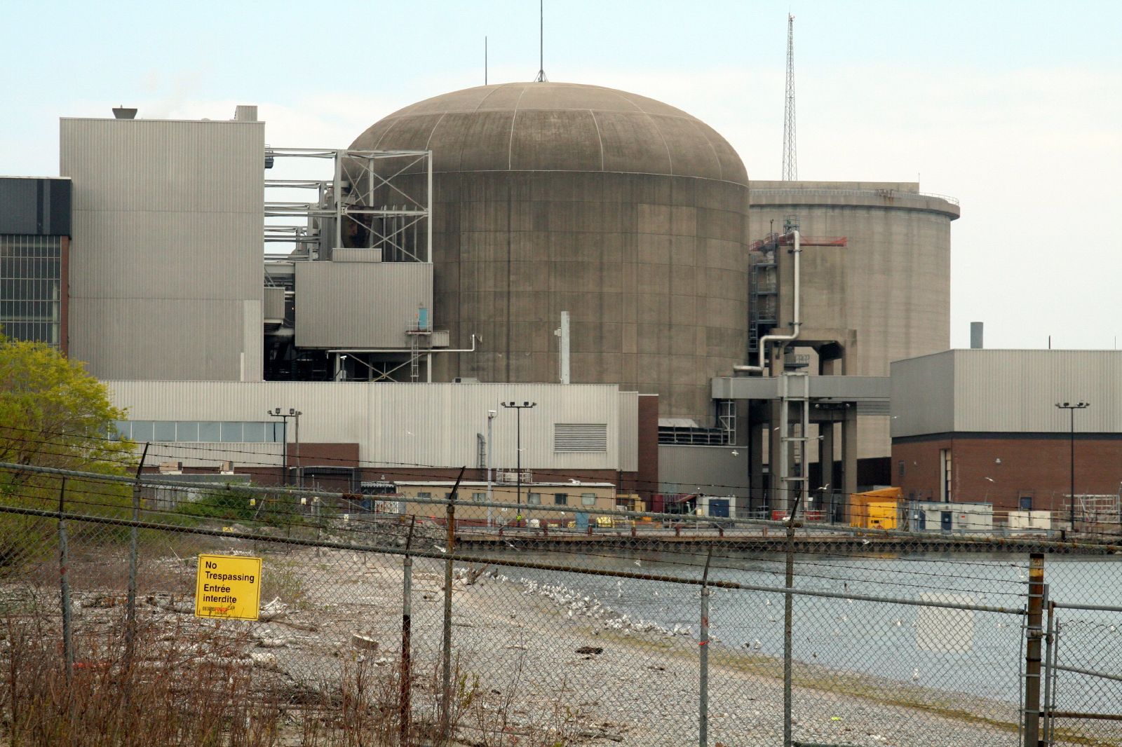 canada_Pickering_Nuclear_Plant