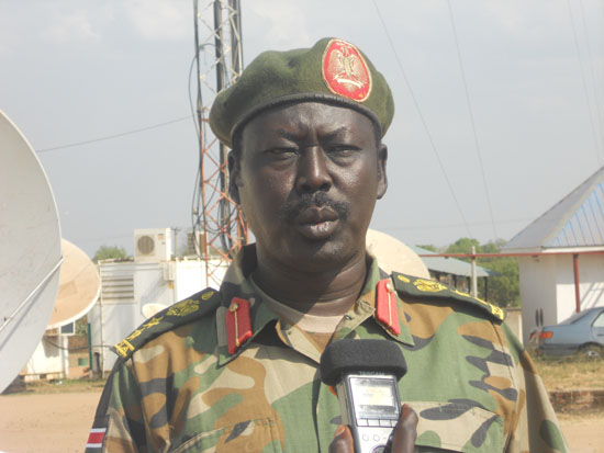 Colonel Philip Aguer the SPLA Spokesman briefing the press in Juba about the SAF attacks [©Gurtong]