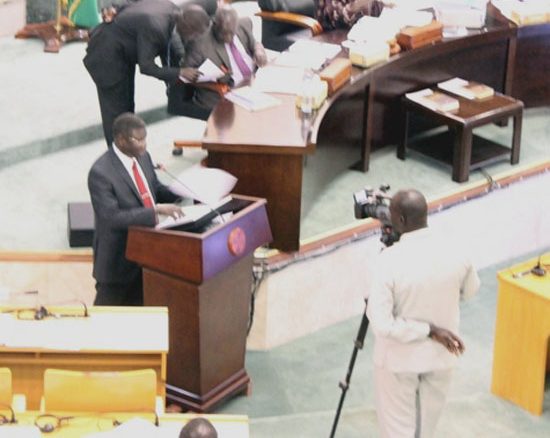 Mr. Henry Dilah Odwar presenting the bill to the House members [©Gurtong]