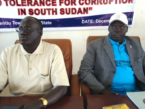 (R-L) William Daud Riek the Unity State Deputy Governor and speaker of parliament Mr. Simon Maguek Gai during the event [©Gurtong]