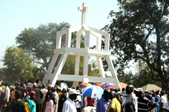 The grave of the late Samuel Aru Bol in Rumbek as thousands of mourners pay their last respect [©Gurtong]