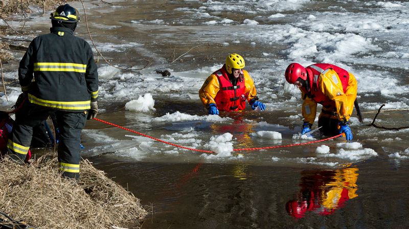 canada_que_boy_search2_cp_111220