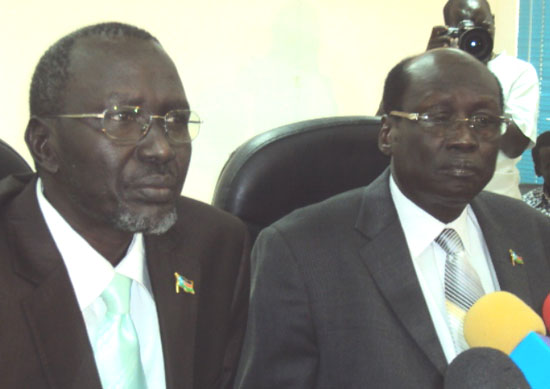 (L-R) Stephen Dhieu and Dr. Benjamin Marial during the conference at the Ministry of Information in Juba [©Gurtong]