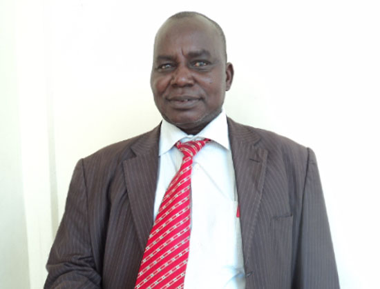 Mr. Mark Akio Ukinbul, caretaker Minister for Housing & Public utilities in EES speaking to Gurtong correspondent in Torit [©Gurtong]