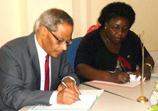 (L-R) The Consul General of India, Parimal Kar and Hon. Beatrice Khamisa Wani signing the MoU in Juba [©Gurtong]