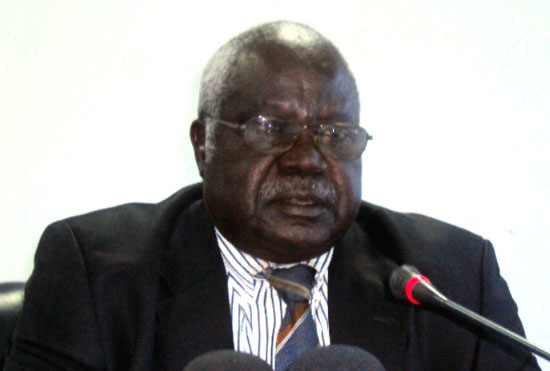Ex South Sudan finance Minister Arthur Akuien while speaking to the press in Juba [©Gurtong]