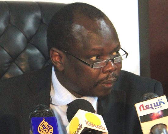 SPLM’s Secretary General Hon. Pagan Amum speaking to the press in Juba [©Gurtong]