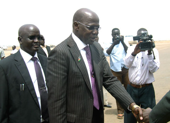 Governor Simon Kun Puoch (shaking hands) arrives at the Juba International Airport [©Gurtong]