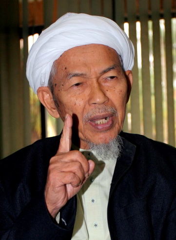 asia_Nik-Abdul-Aziz-Nik