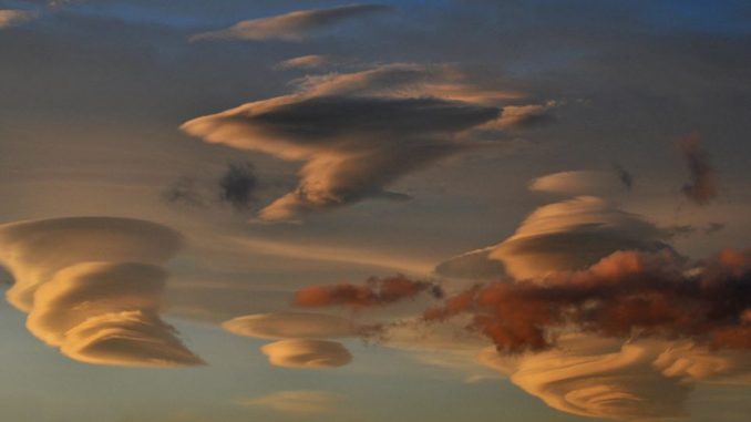 dailylife_weirdclouds8