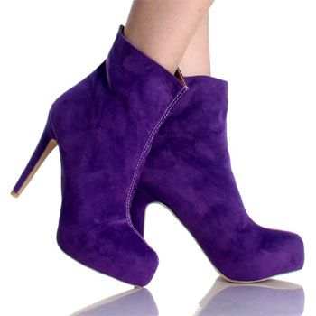 fashion_trend_up_with_elegant_velvet_shoes