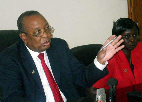 Hon. David Deng Athorbei addressing a press conference in the Ministry of Electricity and Dams [©Gurtong]
