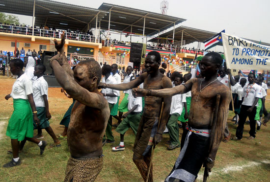 Mundari traditional dancers and school pupils marching past the podium where President kiir delivered his speech in Juba [©Gurtong]