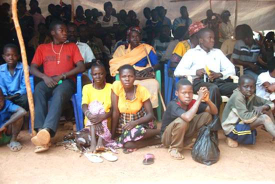 Some of the IDPs at Maputo-boma camp preparing to return home [©Gurtong]