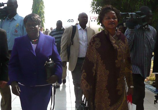(L-R) SPLM Deputy Secretary General, Dr. Ann Itto and the ANC Chairperson Mrs. Baleka Mbete at Juba International Airport [©Gurtong]