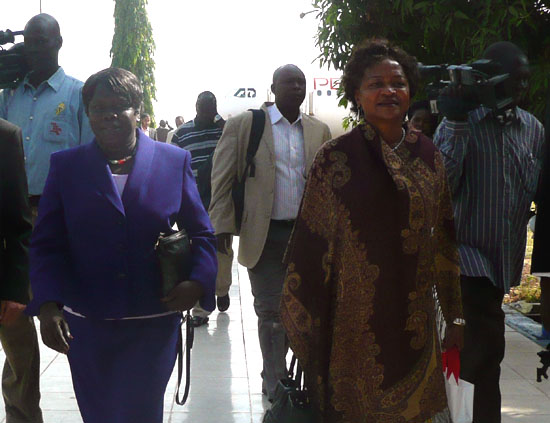 (L-R) SPLM Deputy Secretary General, Dr. Ann Itto and the ANC Chairperson Mrs. Baleka Mbete at Juba International Airport [©Gurtong]