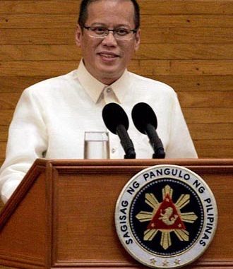 Aquino urges businessmen to invest in the country