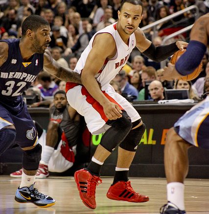 Toronto Raptors point guard Jerryd Bayless is closely guarded by Memphis Grizzlies guard O.J. Mayo. Bayless came off the bench to score a team-high 18 points in a 102-99 loss against the Grizzlies (Annandi Merhai)