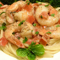 food_shrimpstomatoesandcaperswithpasta