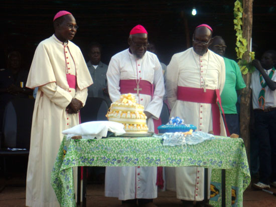 (L-R) Bishops Akio Johnson Mutek of Torit and Emeritus Paride Taban, Archbishop Paulino Lokudu Loro of Juba [©Gurtong /Lopu Moses]
