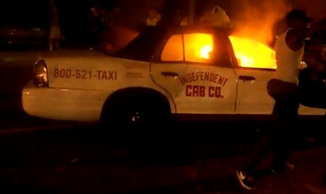 Taxi on fire causes traffic jam, CTE tunnel