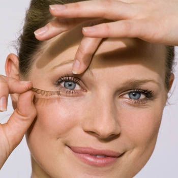 images_Lifestyle_Fashion_use_of_artificial_eye_lashes_in_summer
