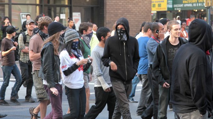 images_News_Canada_Masked-protesters