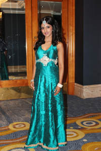 images_News_SouthAsiansAbroad_Avina1