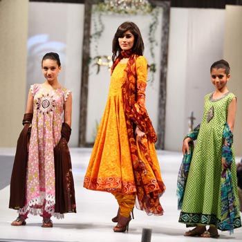 images_Lifestyle_Fashion_ready_to_wear_lawn_dresses_2012