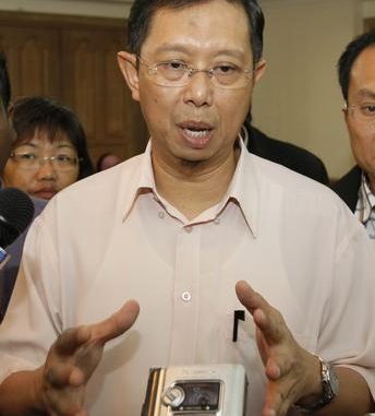 Nizar apologizes to Johor royalty