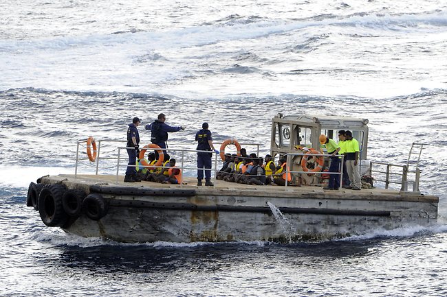 images_News_Australia_004018-injured-aslym-seekers-whose-boat-sunk-off-the-coast-of-christmas-island