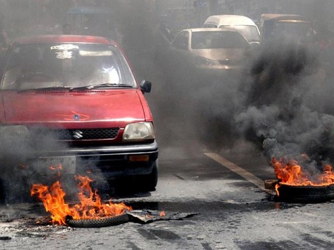 images_News_Pakistan_riots-break-out-against-power-outage-1339944354-6358
