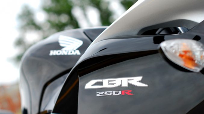 images_Lifestyle_Automotive_Honda_CBR250RA_2012-001