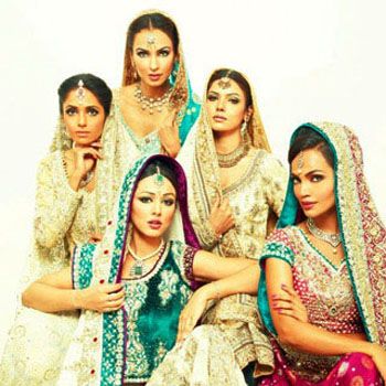 images_Lifestyle_Fashion_bridal_outfit_trend_2012