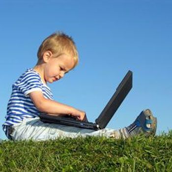 images_Tabloid_Relationships_kids_spending_mostly_time_online