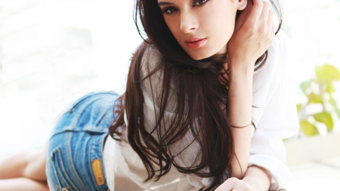 images_Cinema_Masala_EvelynSharma15